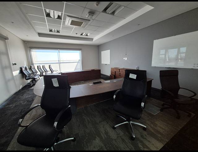 3,888M² OFFICE FOR SALE IN LONGMEADOW